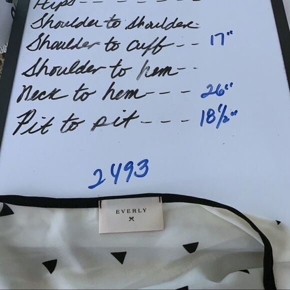 EVERLY popover blouse size M - Picture 9 of 9